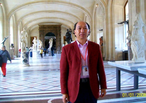 4eeae5f87cdf5aa50440e5158b603a62 Mr. Wang Jianzhong visiting the Louvre in 2008.