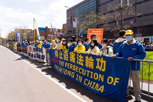 Over one thousand Falun Dafa practitioners hold a rally in Flushing on April 18, 2021, to commemorate a historic appeal by practitioners in China on April 25, 1999.