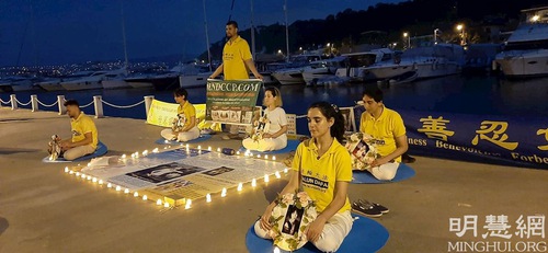 Practitioners held a candlelight vigil outside the Chinese Consulate in Istanbul.