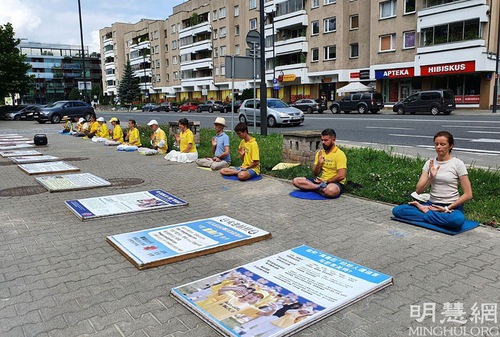c4cc45937aad47d784d10c0e5f6fc112 Practitioners peacefully protest in front of the Chinese Embassy on July 18, 2021, in Warsaw.