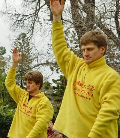 Simon and Nick practice Falun Dafa in Melbourne.