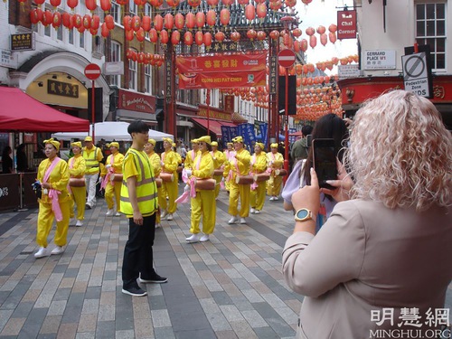 Practitioners held a parade in central London on August 28, 2021, to tell people about Falun Dafa and call for an end to the persecution in China.