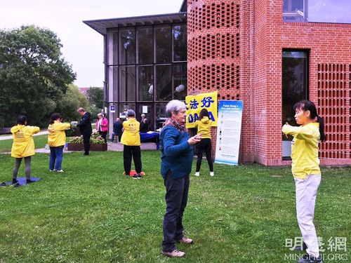 Susanne learning the Falun Dafa exercises.
