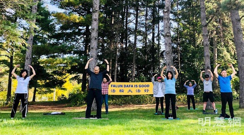 Falun Dafa practitioners at Fairy Lake Park in Newmarket.