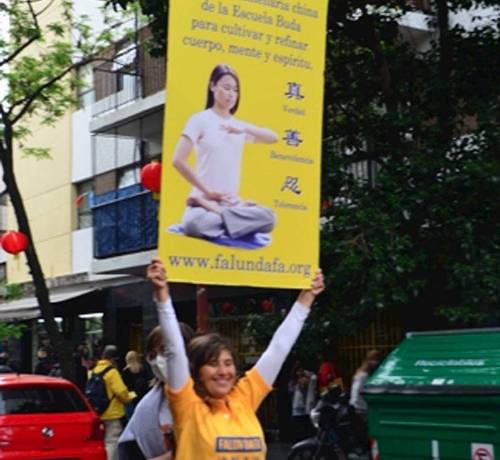 Practitioners hold activities in Chinatown, Buenos Aires, to tell people about Falun Dafa and the ongoing persecution in China.