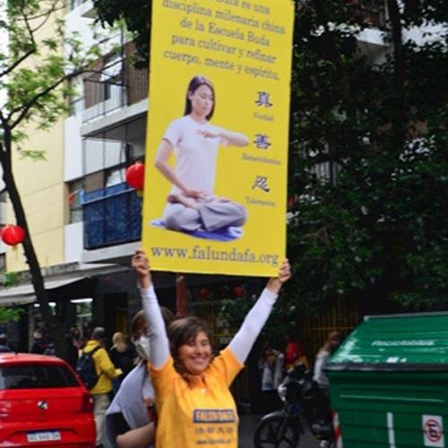 Practitioners hold activities in Chinatown, Buenos Aires, to tell people about Falun Dafa and the ongoing persecution in China.
