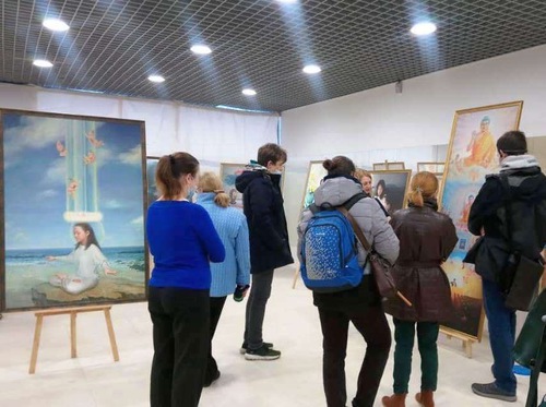 The Zhen-Shan-Ren Art Exhibition was held at the All-Russian Exhibition Center in Moscow for three consecutive weekends in September 2021.
