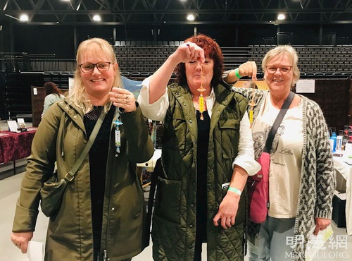 Event attendees were interested in learning how to practice Falun Dafa.