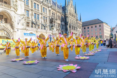 The Tian Guo Marching Band and waist drum performances drew large crowds.