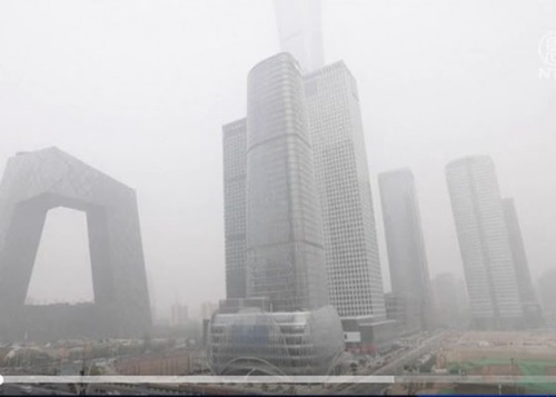 Heavy smog in Beijing on the morning of November 6, 2021.