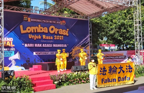 The Falun Dafa waist drum team was invited to participate in the opening ceremony of the Human Rights Day event hosted by the Jakarta Police Headquarters on December 2, 2021.