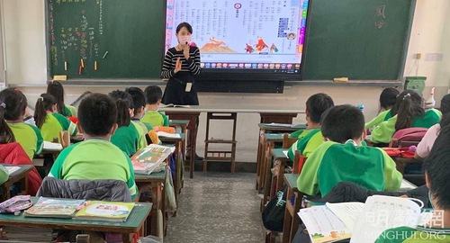 Ms. Yu Qing uses the principles of Truthfulness, Compassion, and Forbearance to guide her students.
