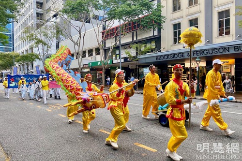 Falun Gong Christmas parade in Brisbane.