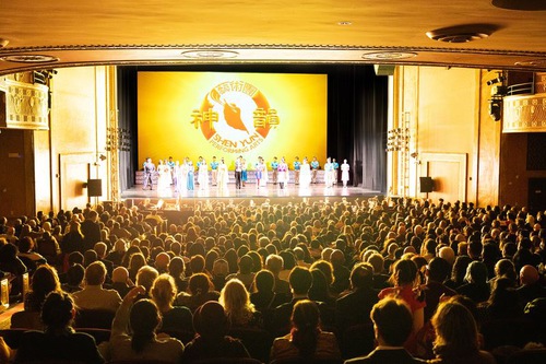 The Shen Yun Touring Company presented three (including one added) sold-out performances at the State Theatre New Jersey in New Brunswick, New Jersey, on November 20 and 21.