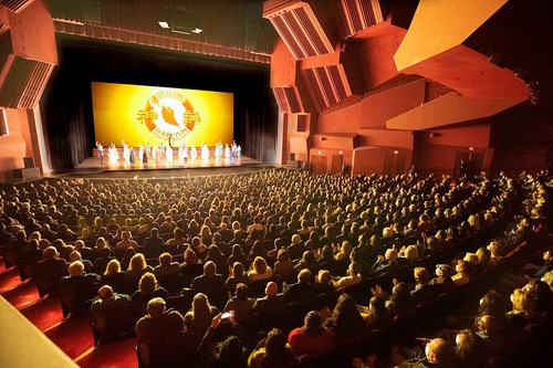 The Shen Yun International Company at the Segerstrom Center for the Arts in Costa Mesa, California, on December 30, 2021. The company presented four sold-out performances in Costa Mesa from December 30–January 1, 2022. (The Epoch Times)
