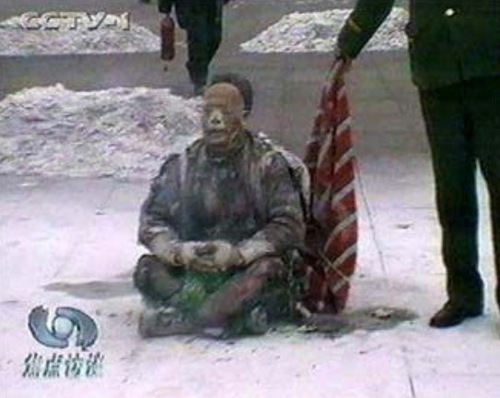Another scene showed Wang Jindong’s clothes severely burned. But the flammable Sprite bottle filled with gasoline (resting on his legs) remained intact.