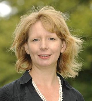 Marie-Charlotte Nouhaud, Mayor of Avon, Seine et Marne, recently wrote a letter of support to the French Falun Dafa Association (Minghui composite image)