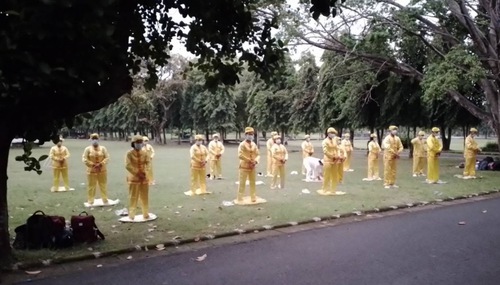 Waist drum team members do the Falun Dafa exercises before their performance.