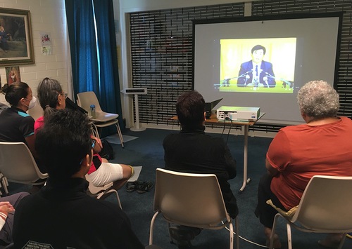 Practitioners in New Zealand watched the video recordings of Master’s Nine-Day Lecture series given in Guangzhou. The sessions were held March 30 - April 19 at Whanganui.