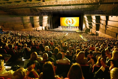 The Shen Yun New York Company presented its seventh performance to a packed house at the Palais des Congrès de Paris in Paris, France, on May 13, 2022. (The Epoch Times)