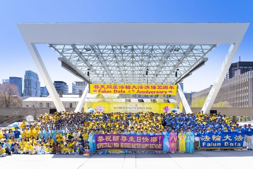 Practitioners gathered at the square in front of Toronto’s city hall on May 7 to celebrate World Falun Dafa Day and the birthday of Mr. Li Hongzhi, founder of the practice.