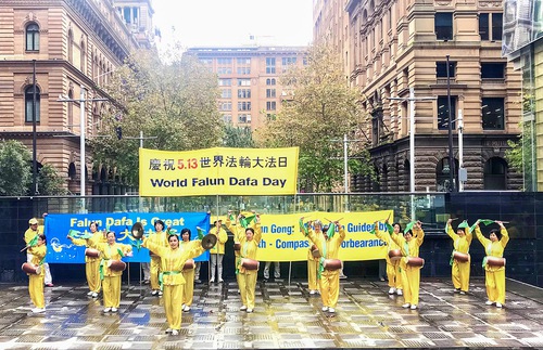 Practitioners held activities to celebrate Falun Dafa Day at Sydney’s Customs House and Martin Square on May 5 and 13, 2022.