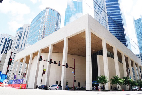 The Shen Yun Touring Company presented four sold-out performances at the Jones Hall for the Performing Arts in Houston, Texas on June 3–5. This concluded the performing arts company’s 15-show tour of Houston as well as the company’s 50-show, 10-city Texas tour. (The Epoch Times)