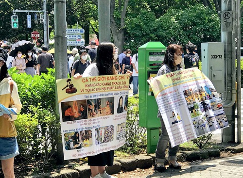 Practitioners raised awareness about Falun Dafa at the Vietnam Festival on June 4 and June 5, 2022. Practitioners displayed poster boards in Japanese, Vietnamese, and Chinese and distributed truth-clarification materials.