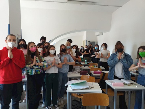 Students wish Master Li Hongzhi a Happy Birthday on May 13, 2022. “May 13th” is also known as World Falun Dafa Day.