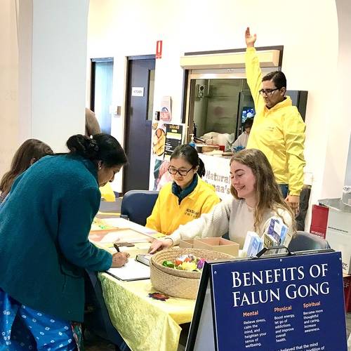 Local residents talked with practitioners during a fundraising event held by Cancer Council New South Wales on June 18.