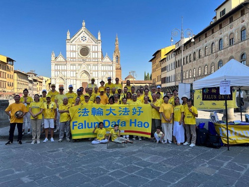Italian practitioners demonstrate the Falun Gong exercises at the Piazza di Santa Croce in Florence on July 16, 2022.