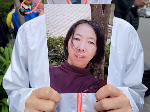Ms. Jiang’s oldest daughter holds her picture during the press conference on August 15, 2022.