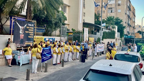 Practicing the Falun Dafa exercises in front of the Chinese embassy