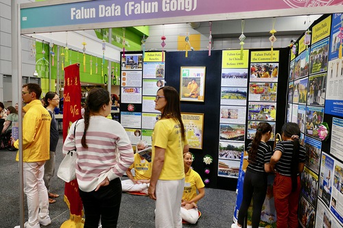 Visitors had the opportunity to learn the Falun Dafa exercises at the Brisbane Mind Body Spirit Festival.