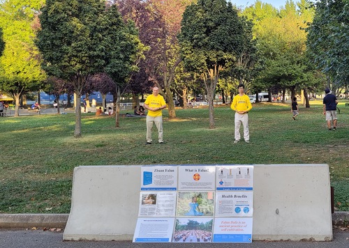 Practitioners practiced the five sets of Falun Dafa exercises in Flushing Meadows Corona Park, in Queens, New York.
