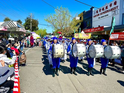 Falun Dafa practitioners were invited to participate in the Granny Smith Festival on October 15, 2022.