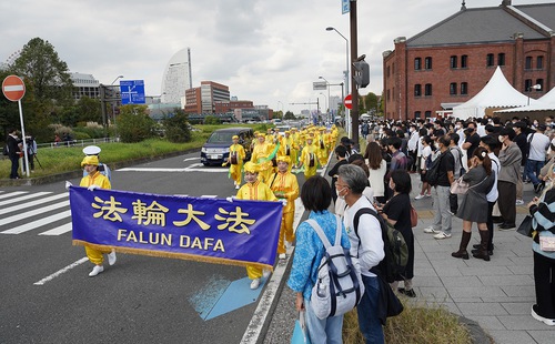 Practitioners held a march in Yokohama on October 16, 2022.