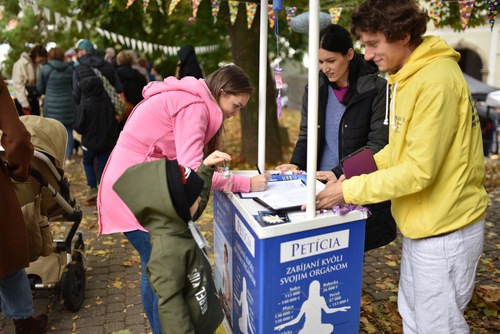 A woman signs the petition calling for an end to the persecution