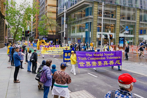 Falun Dafa practitioners held a parade in Sydney on October 7, 2022.