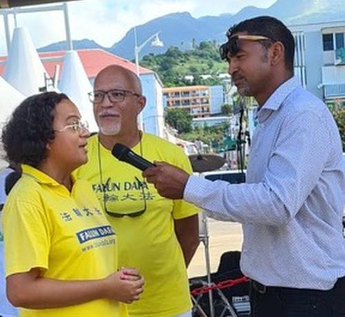 The program host of Guadeloupe TV1 interviews practitioners.