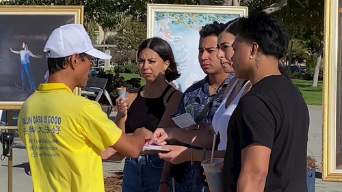 e850529459bb819542cf978f85848e28 People sign a petition to end the persecution of Falun Dafa in China.