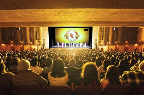 Shen Yun New Era Company’s first performance in California at the Center for the Performing Arts in San Jose on December 26. (Minghui.org)