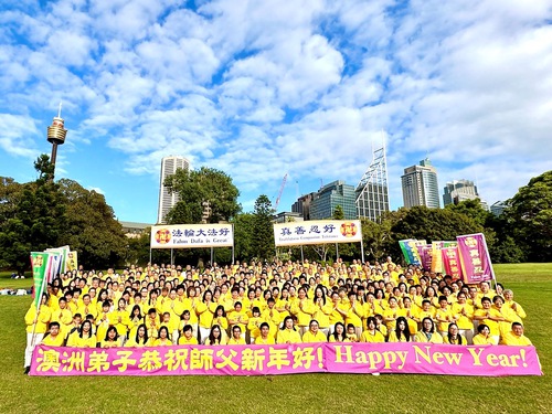 Falun Dafa practitioners in Sydney, Australia wish Master Li a happy New Year.