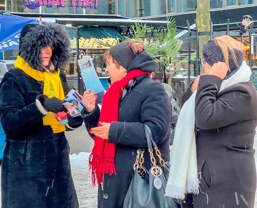 Practitioners told people about the ongoing persecution in China.