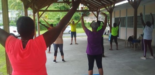 Practitioners were invited to teach people the Falun Dafa exercises at the Capesterre-Belle-Eau community center on November 4, 2022.