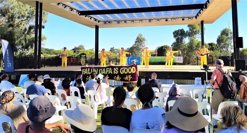 Falun Dafa practitioners’ waist drum performance during the Australia Day Celebration in Cannington on January 26, 2023