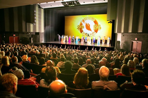 Shen Yun New York Company at the George Mason University Center for the Arts in Fairfax, Virginia, on January 22. The company presented three performances in Fairfax January 21–22, all to packed houses. (The Epoch Times)