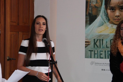 Congresswoman Karla Rodriguez Palacios speaks at the opening ceremony of the exhibition.