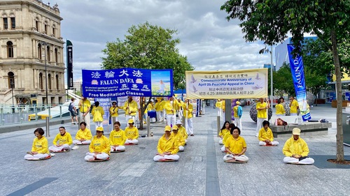 Practitioners held activities including group exercises at Brisbane Square on April 22, 2023 to commemorate the April 25 Appeal 24 years ago.