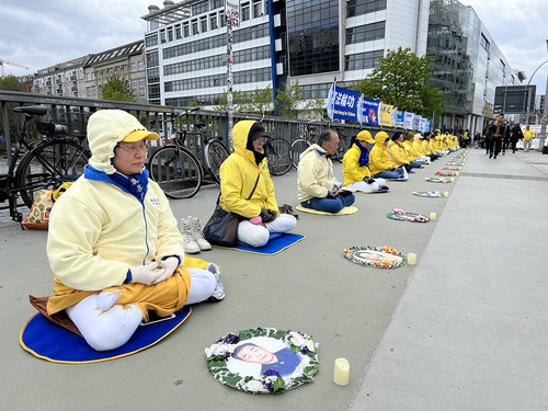 Practitioners peacefully demonstrated in front of the Chinese Embassy in Berlin on April 25, 2023